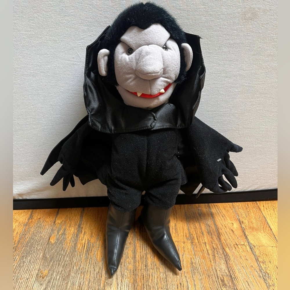 Vintage Dracula Vampire Folkmanis Folk Tails 17" hand puppet plush